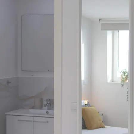 Nura Downtown Apartman *